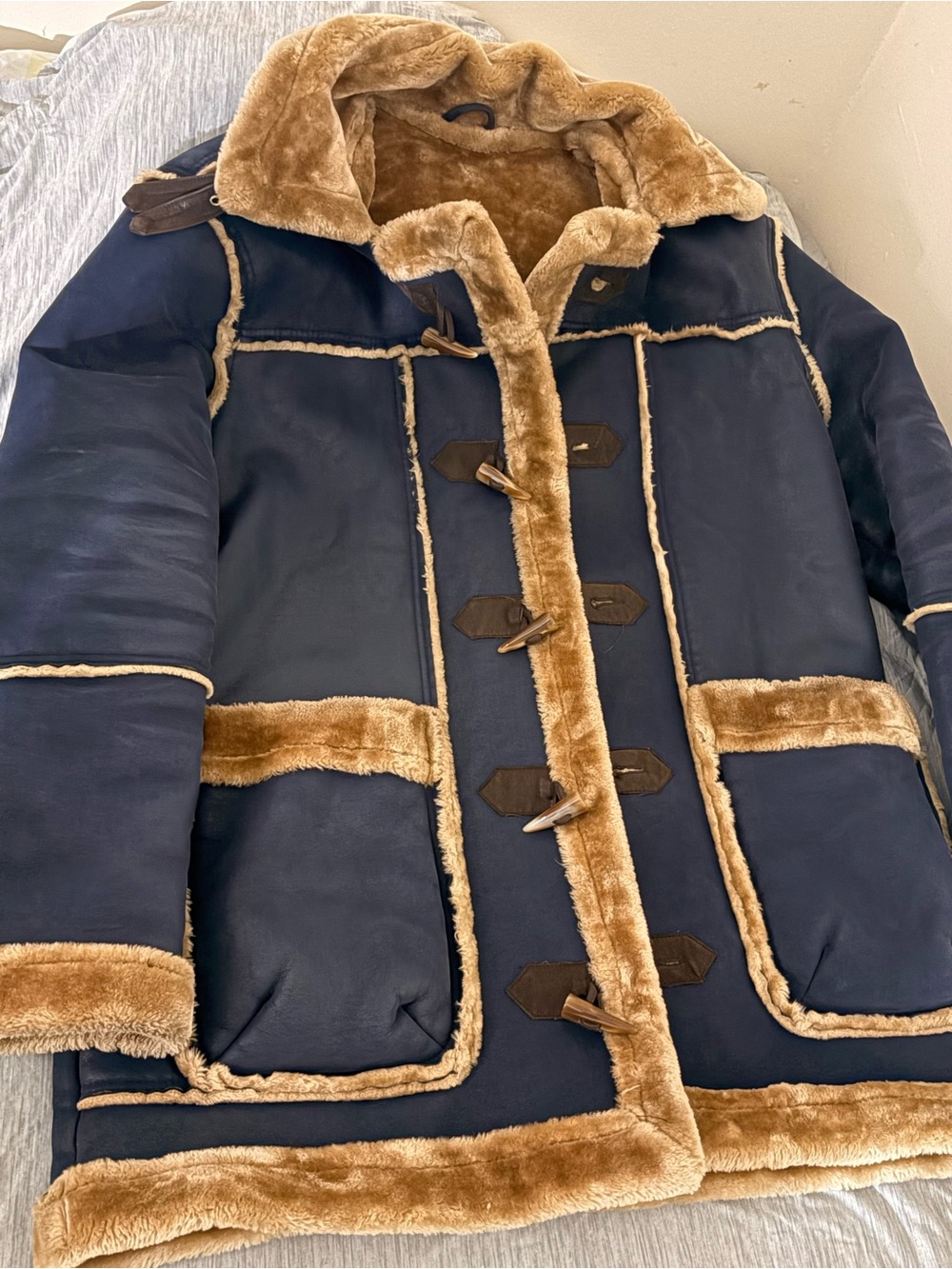 Jordan Craig Navy Shearling-Trim Toggle Coat in Camel Fur